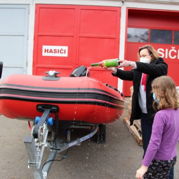 Nový zásahový člun může kamýckým dobrovolným hasičům zásadně pomoci při povodních